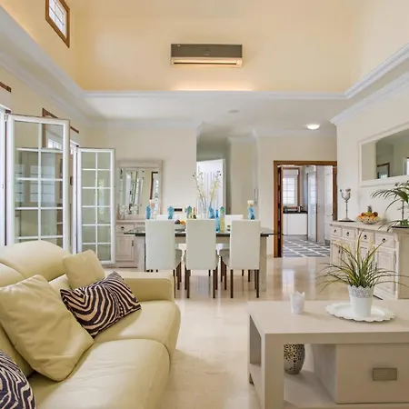 Leonardo Dos By וילה