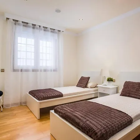 וילה Leonardo Dos By