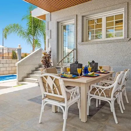 Villa Leonardo Dos By