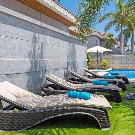 Villa Leonardo Dos By *