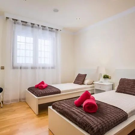 빌라 Leonardo Dos By *