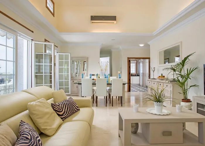 Leonardo Dos By Villa